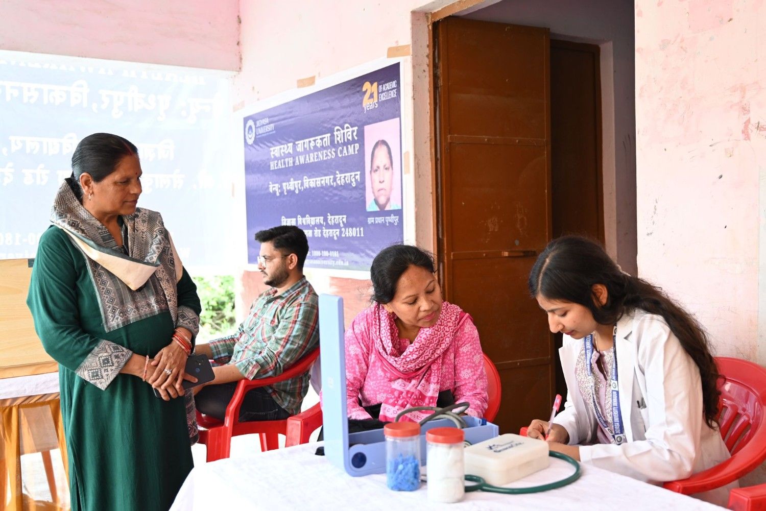 Jigyasa University Hosts Free Health Camp in Prthvipur