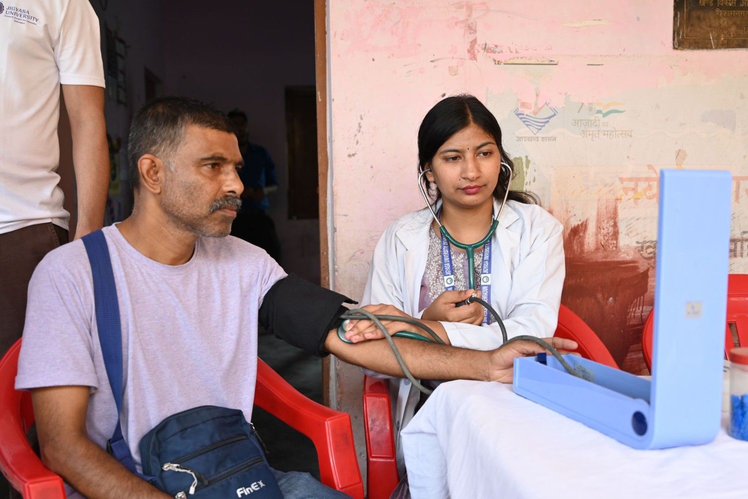 Jigyasa University Hosts Free Health Camp in Prthvipur